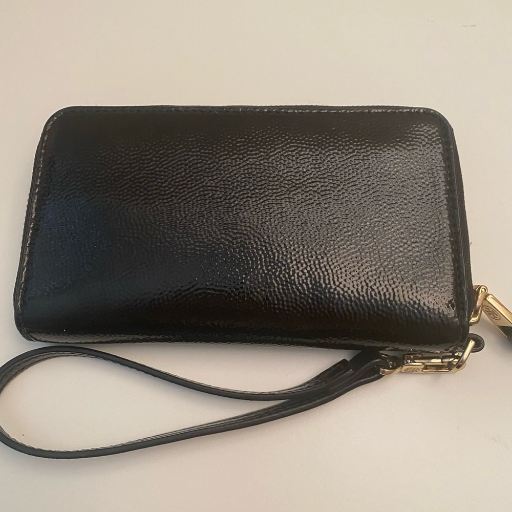 Tory Burch Thea patent leather wristlet - Picture 13 of 15